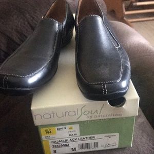 Ladies shoes size 8M